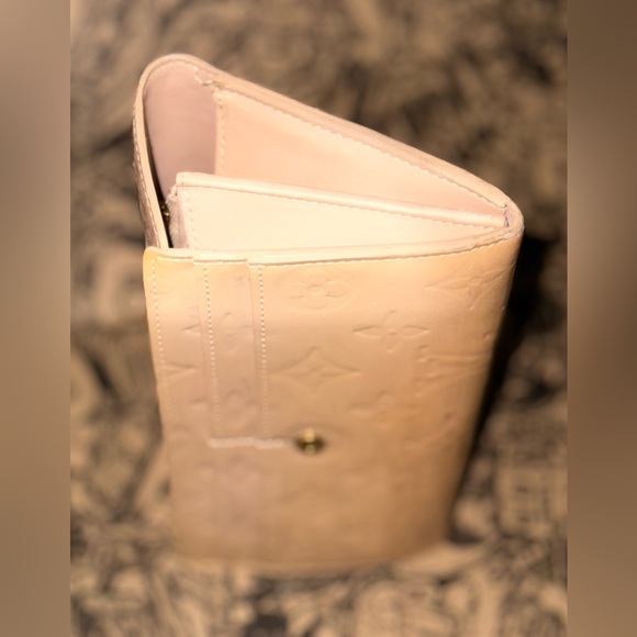 LOUIS VUITTON 🔥 SARAH VERNIS CREAM LONG SNAP WALLET - Picture 8 of 13